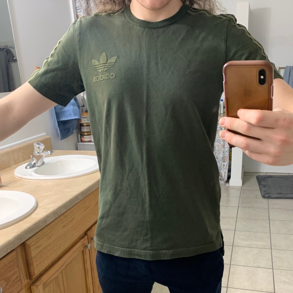 Men’s Adidas green shirt with long tail